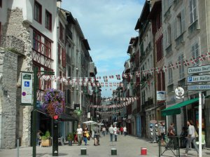 Basque flags at Bayyone